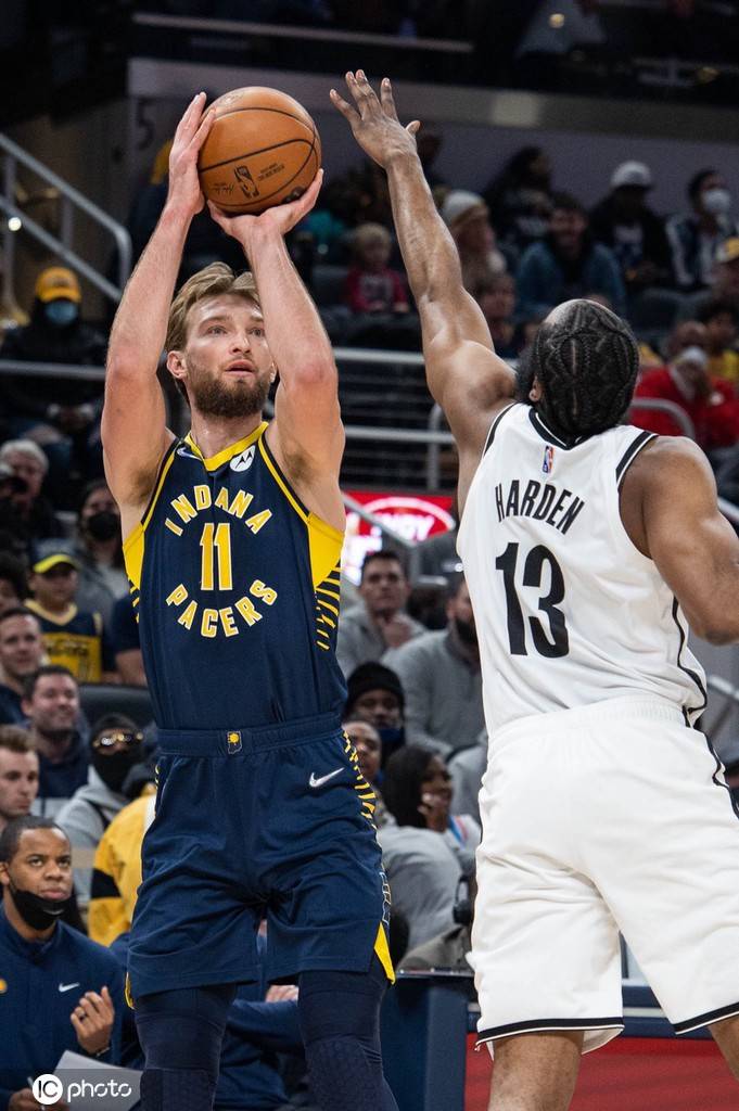 黑白体育- c罗打比赛 