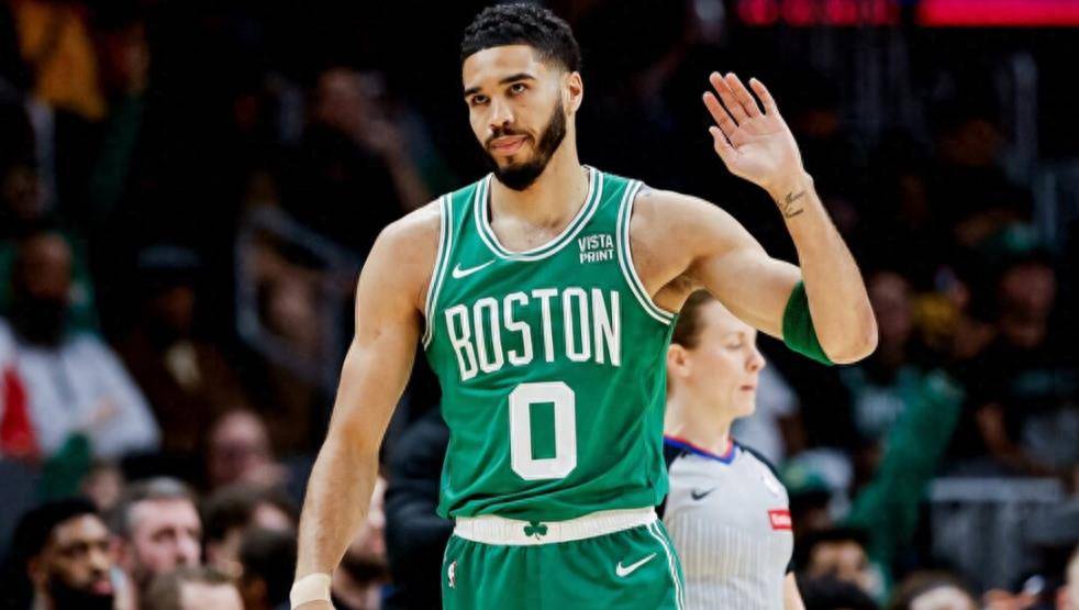 黑白体育-包含塔图姆连续五场比赛得分超过挺进下一轮,美国队挑战极限!的词条