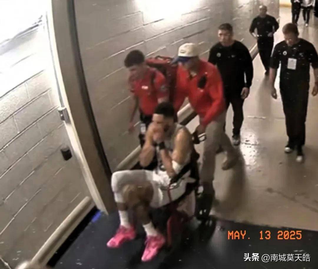 黑白体育-包含塔图姆连续五场比赛得分超过挺进下一轮,美国队挑战极限!的词条