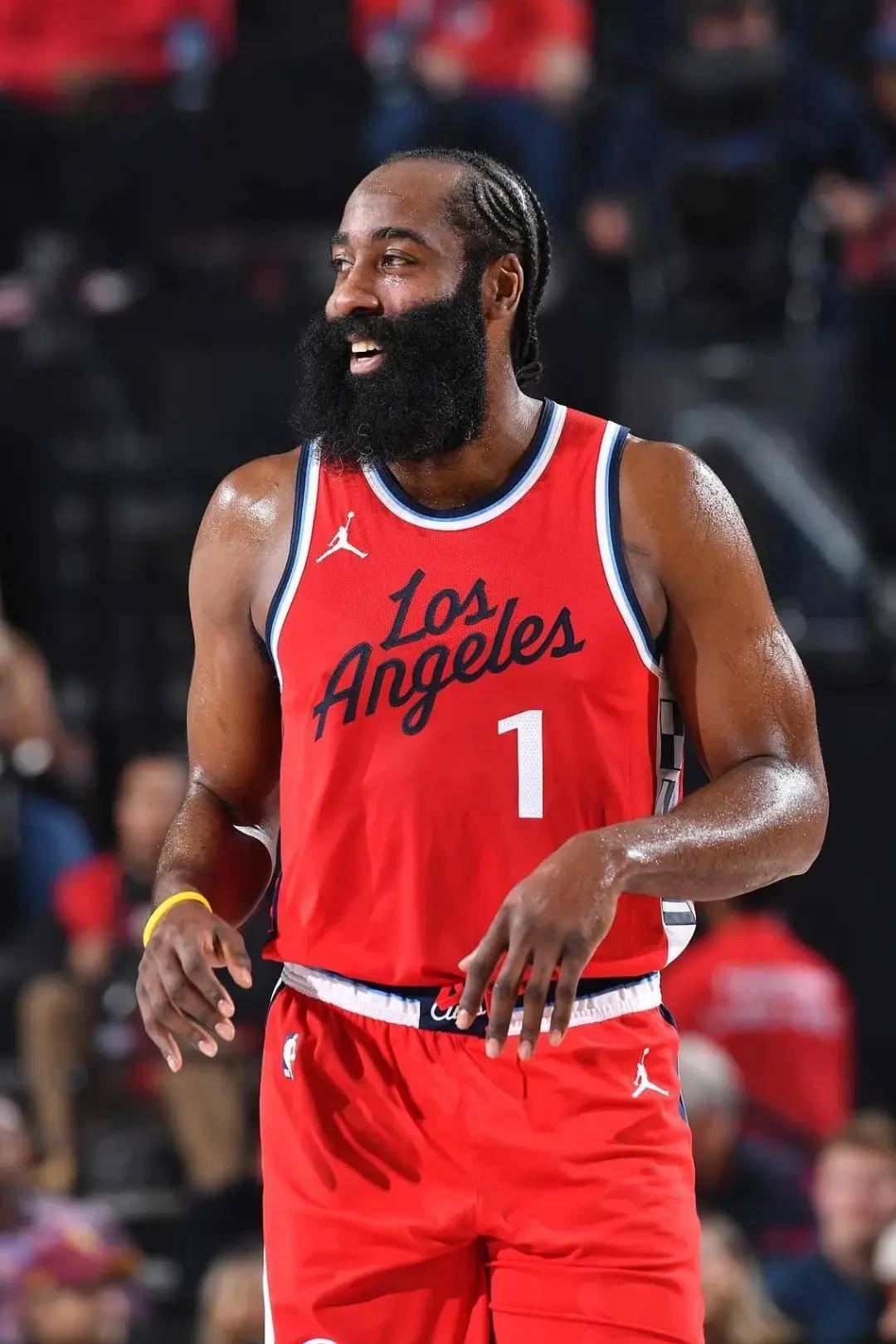 黑白体育-哈登赛事官方发布比分优势明显新规，老鹰争议不断！的简单介绍