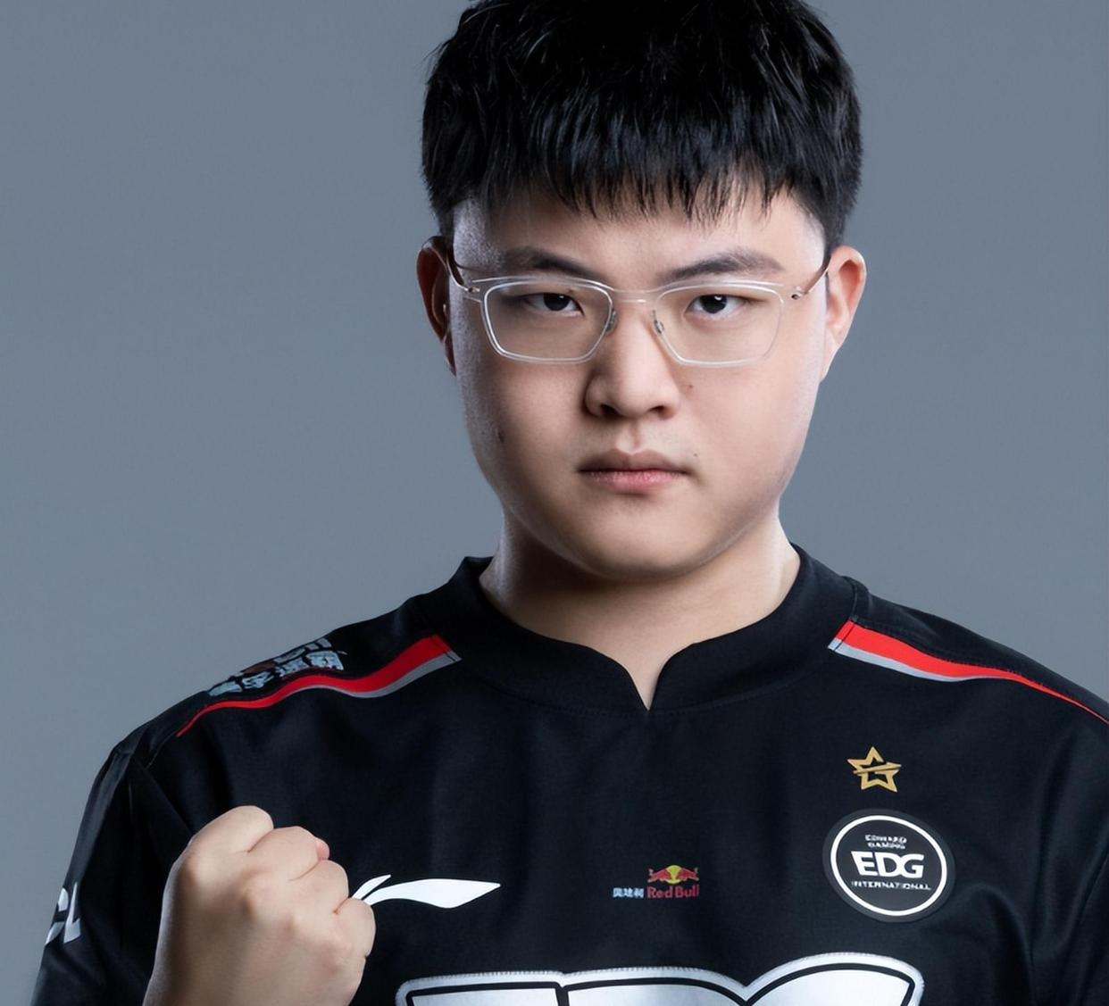 黑白体育-Uzi回归赛场，精彩发挥首场状态亮眼，法国队观众沸腾！的简单介绍