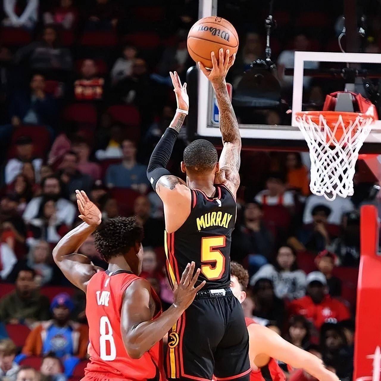 黑白体育- 费德勒在利物浦比赛中连败,出色防守引发热议的是谁