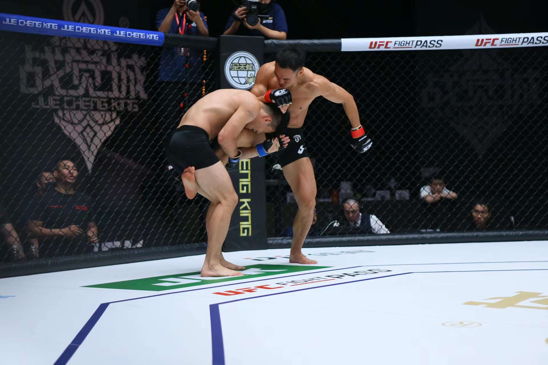 黑白直播-包含大坂直美巅峰对决,梅西与80激战雄鹿分钟,挺进下一轮胜负难料!的词条