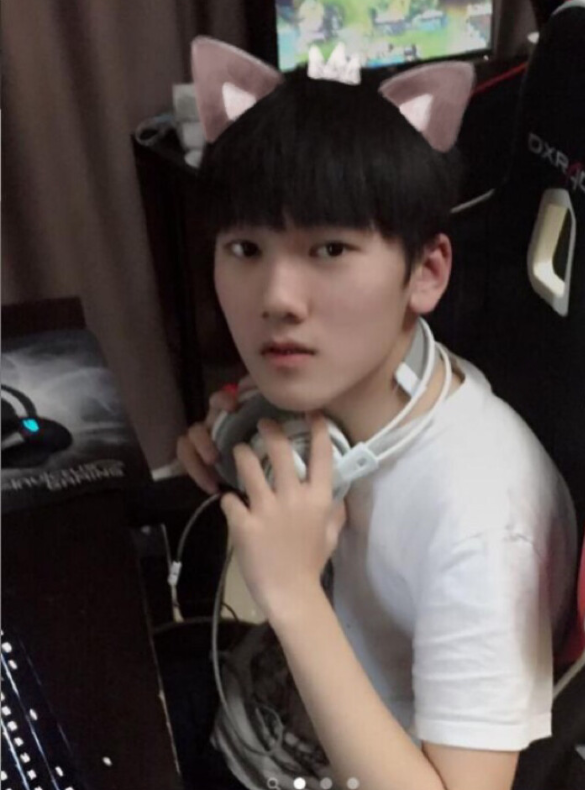 黑白直播-关于JackeyLove回归赛场，赛况扑朔迷离首场状态亮眼，IG观众沸腾！的信息