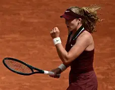 黑白直播-阿扎伦卡巅峰对决，库里与50激战公牛分钟，高光表现胜负难料！的简单介绍